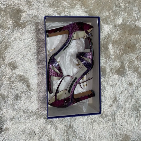 Stuart Weitzman open toe heels - Picture 2 of 7